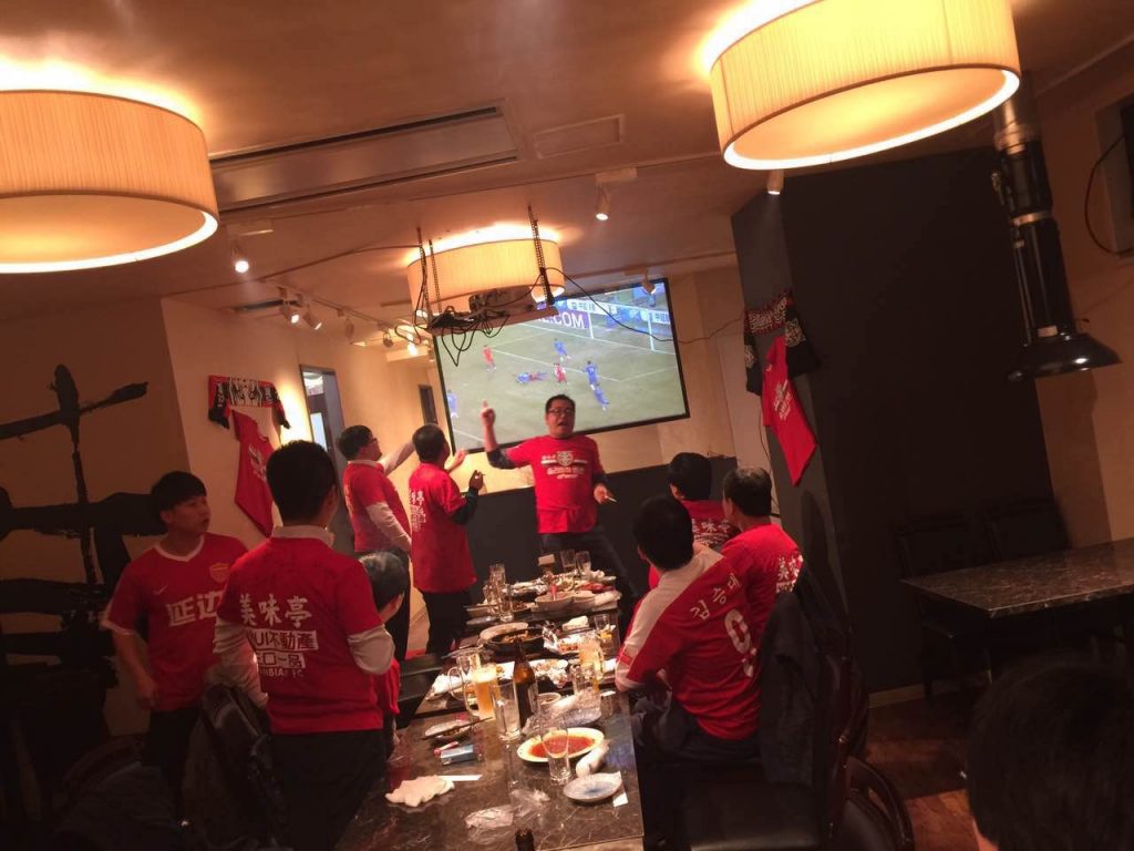 4월1일 우에노미미정 대형스크린 축구응원사진