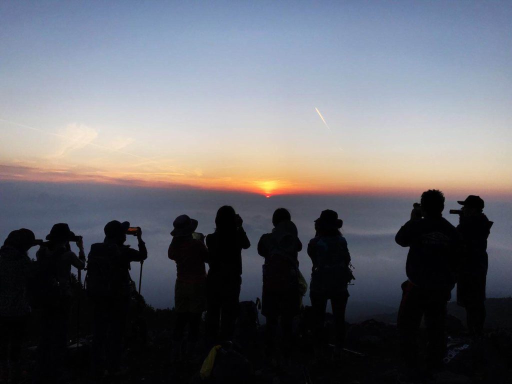재일조선족 43명이 후지산을 정복하다(동영상추가) / 글 조은화 , 쉼터소식 2018.08.04